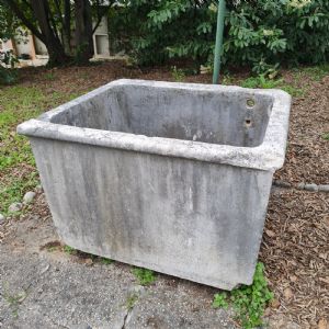 Fontana in marmo botticino